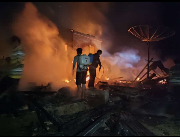 7 Rumah Warga Sukananti Lampung Barat Ludes Terbakar