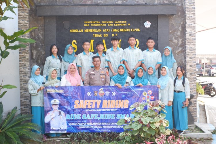 Sat Lantas Polres Lambar Berikan Edukasi Safety Riding ke Siswa SMA