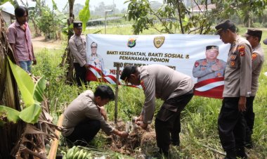 Kabag SDM  Polres Lampung Barat Gelar Bakti Kesehatan dan Penanaman Pohon