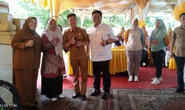 Perigati HKN ke-59, Bupati Rohil Beri Hadiah Umroh ke Kader Posyandu