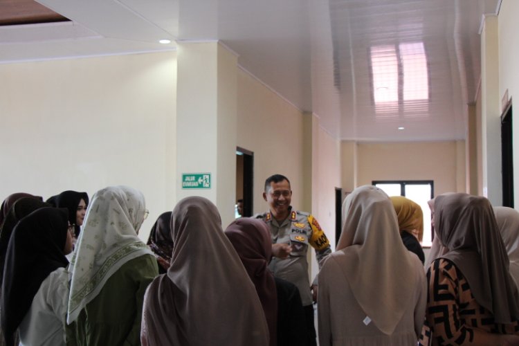 Jum'at Curhat, Kapolres Lampung Barat Ajak Masyarakat Taat Pajak