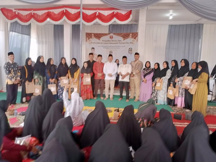 Pekon Purawiwitan Gelar Pengajian Umum dan Bagi Seragam Gratis Kelompok Yasinan