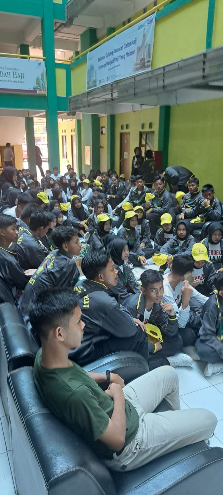 Siswa/i SMAN 1 Bagan Sinembah Persembahkan Lagu di Pembukaan Porwil Sumatera ke-XI