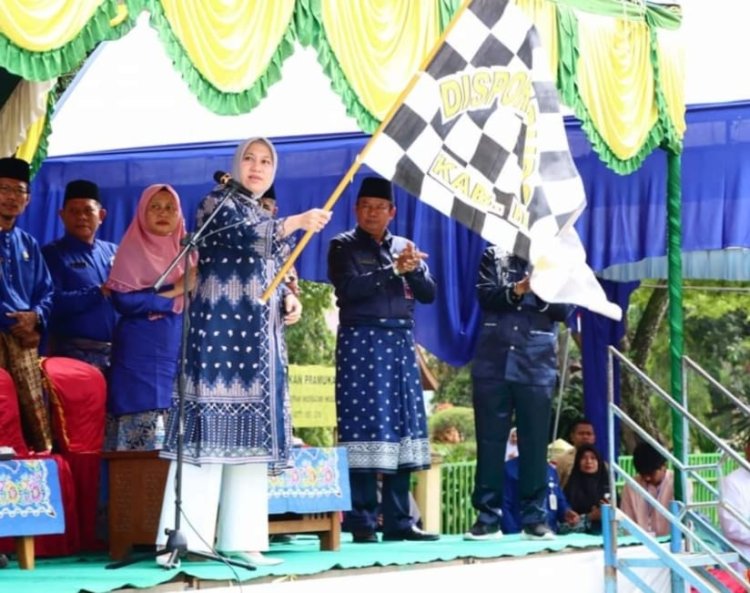 Bupati Inhu Lepas Peserta Pawai MTQ XLI Prov. Riau Tahun 2023