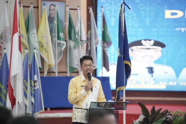 Hadiri Pelantikan DPD II KNPI, Bupati Rohil Minta Ayomi Organisasi Lain Bangun Daerah