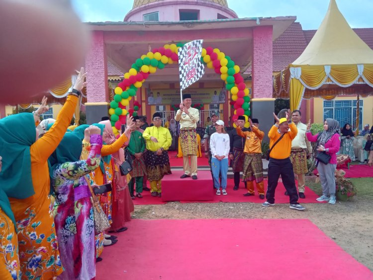 Perayaan HUT Kecamatan Basira ke-9, Bupati Lepas Peserta Gerak Jalan Santai