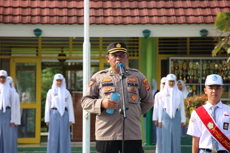"Police Goes To School", Kabag SDM Polres Lambar Ajak Pelajar Hindari Narkoba dan Kenakalan Remaja