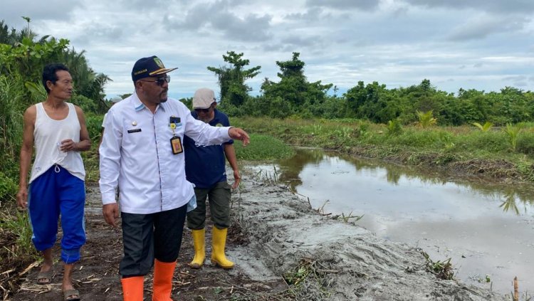 Musim Hujan, DLH Rohil Rutin Normalisasi Parit dan Sungai Antisipasi Banjir