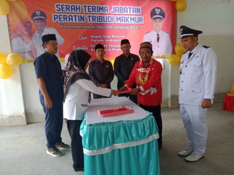 Camat Kebon Tebu Pimpin Sertijab Penjabat Peratin Pekon Tribudi Makmur