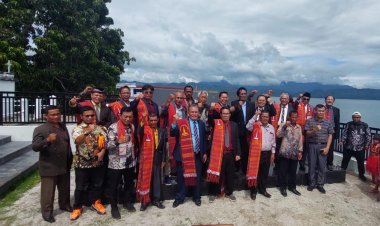 Gultom Hutatoruan se-Indonesia Resmikan Prasasti Tarombo di Tujuan Laut Samosir