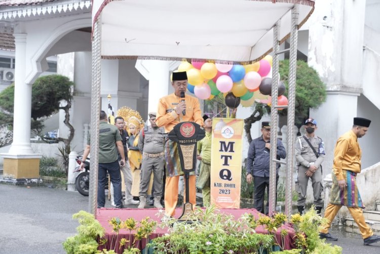 Sambut MTQ XVIII Tingkat Kabupaten Rohil, Bupati Lepas Ribuan Peserta Pawai Ta'aruf