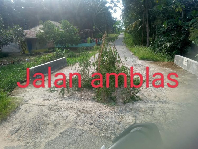 Diduga Asal Jadi, Proyek Pembagunan Jembatan Amblas Tak Dapat Dilalui Kendaraan Roda 4