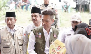 Bupati Rohil Tinjau Langsung Dampak Banjir di Kecamatan Tanah Putih Tanjung Melawan