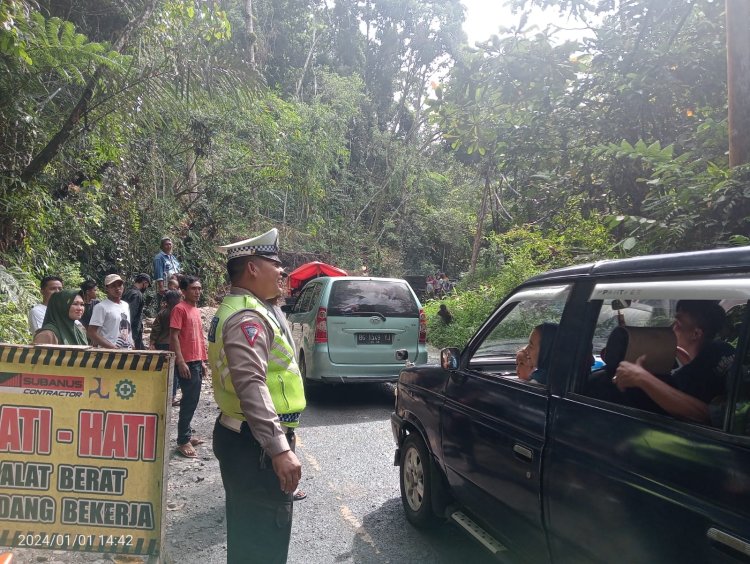 Satlantas Polres Lampung Barat Atur Jalur Kemacetan Menuju Pantai Krui
