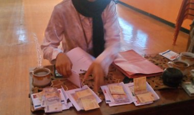 Warga Kembalikan Uang  Dugaan Money Politik Caleg DPRD Lamsel, Ali Sopian ke Panwaslu