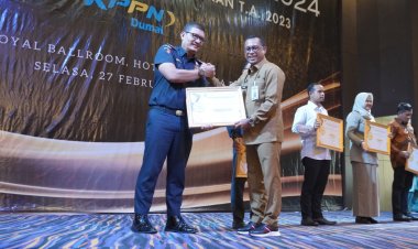 Wakili Bupati, Sekda Rohil Terima Piagam Penghargaan Terbaik KPPN Dumai