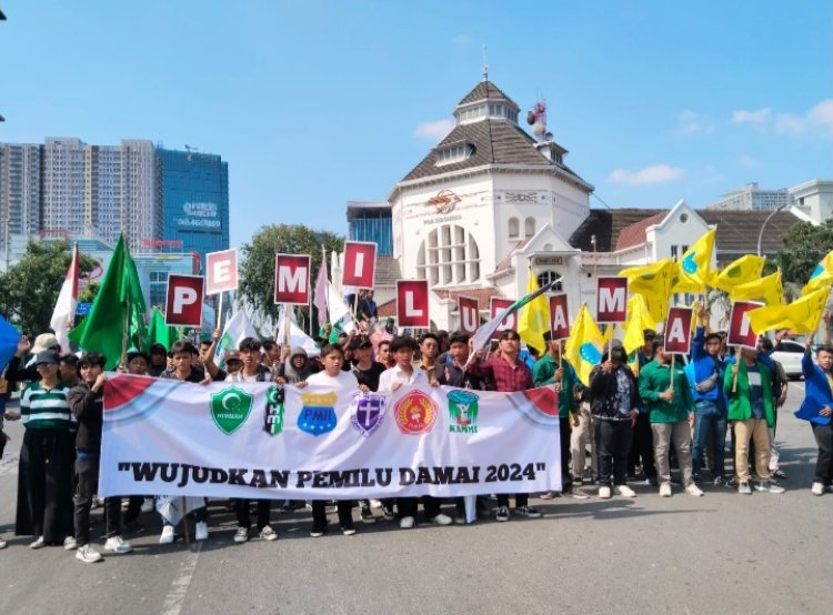 Tolak Perpecahan Jelang Pemilu, Ratusan Mahasiswa Turun ke Jalan Suarakan Dukung Pemilu Damai