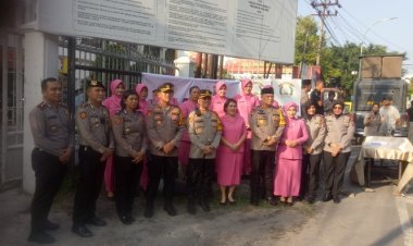 Kapolrestabes Medan Beserta Jajaran dan Bhayangkari Berbagi Takjil Kepada Warga