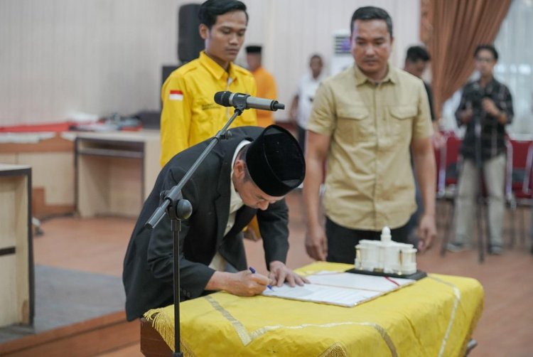 Terpilih Sebagai Pengurus Hipemarohi Pekanbaru,   Bupati Kukuhkan Akas Virmandi