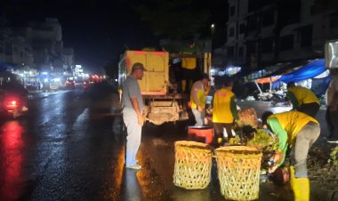 Usai Libur Lebaran, Sampah Menumpuk di Trotoar, Kadis LH Pimpin Pembersihan