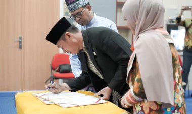 Bupati Afrizal Sintong dan Manager SDM Cabang PT. Asuransi Jiwa Taspen, Tanda Tangani MoU