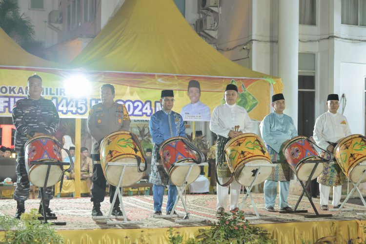 Bupati Rohil Lepas Peserta Pawai Takbir Idul Fitri 1445 H, Wabup dan Forkopimda Turut Hadir