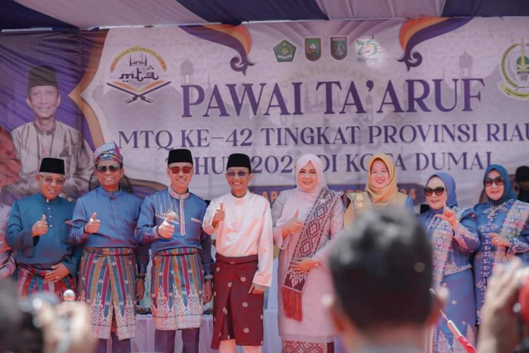 Tampilkan Ratib Togak dan Kompang Silat, Peserta Pawai Ta'aruf Rohil Tampil Memukau