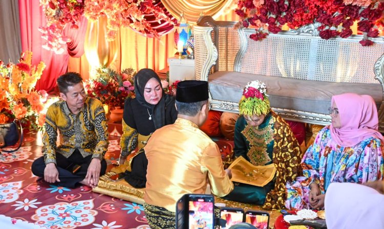 Pernikahan Putri Sulung Bupati Rohil Usai Dilaksanakan. Ini Prosesinya