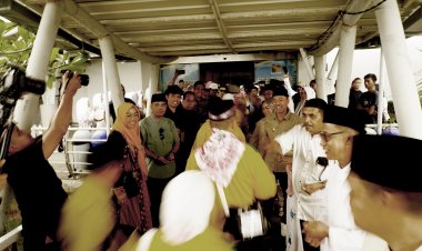 Ketua IKROHIL Kota Batam Dampingi Bupati Rohil Sambut 282 Jemaah Haji