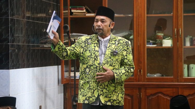 Gelar Silaturahmi dan Halal Bihalal, PD DMI Serahkan Bantuan Kebersihan Masjid