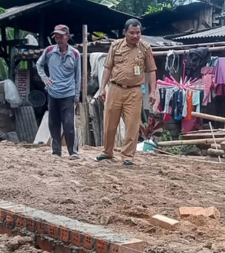 Pemerintah Pekon Puralaksana Laksanakan Program Bedah Rumah Tidak Layak Huni