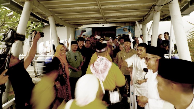 Ketua IKROHIL Kota Batam Dampingi Bupati Rohil Sambut 282 Jemaah Haji