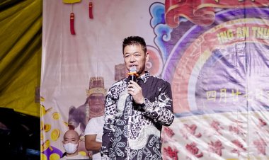 Ketua Multi Marga Dampingi Bupati Rohil Lletakkan Batu Pertama Pembagunan Kelenteng