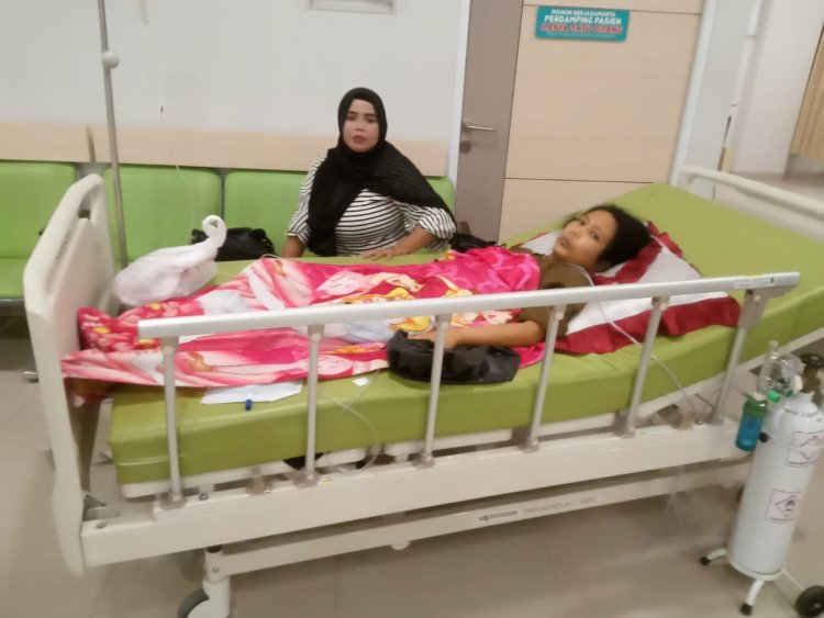 Kunjungi Istri Rekan Media yang Sakit, Pengurus FWBB Donorkan Darah