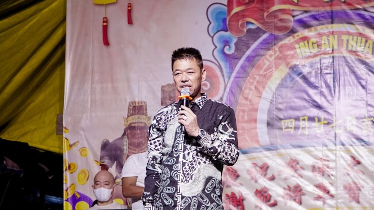 Ketua Multi Marga Dampingi Bupati Rohil Lletakkan Batu Pertama Pembagunan Kelenteng