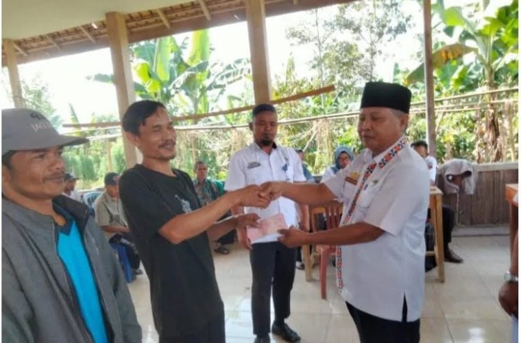 49 KPM Terima Bantuan Langsung Tunai Dana Desa di Pekon Rigis Jaya