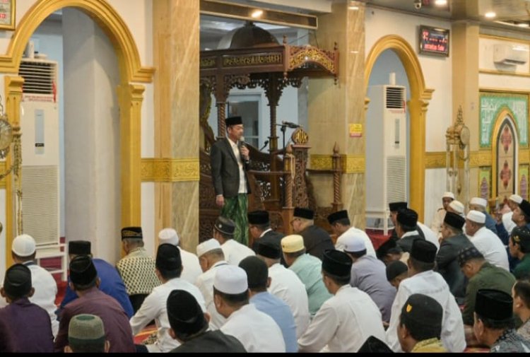 Bupati Rohil Sholat Ied di Masjid Agung Al-Ikhlas, Minta Masyarakat Doakan Jamah Haji