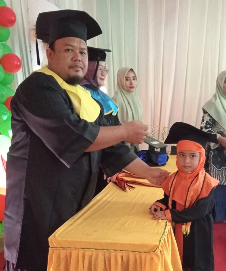 14 Orang Siswa/i Yayasan RA Al Muhajirin Angkatan ke XVIII Tahun 2023/2024 Diwisuda