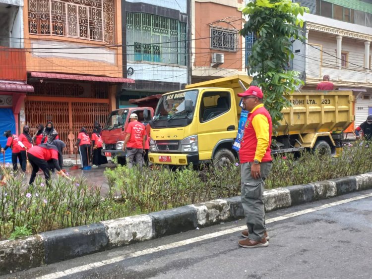 Sukseskan Event Bakar Tongkang, Kadis LH Pantau Petugas Kebersihan Kota