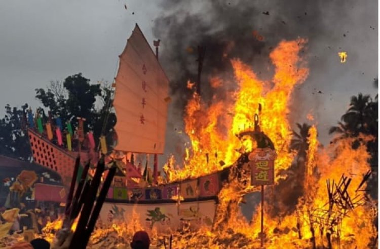 Bakar Tongkang di Bagansiapiapi Riau, Bius Puluhan Ribu Wisatawan