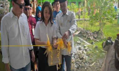 Bupati Rohil Hadiri Peresmian RKB SD dan SMP, Alumni Jadi Donatur