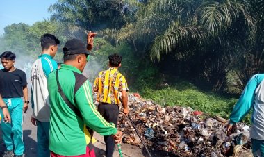 Jalan Menuju SMAN 1 Bagan Sinembah Semakin Menyempit Akibat Buang Sampah Sembarangan
