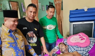 Tokoh Masyarakat Rohil Bersama Ketua AMPG, Kunjungi Rekan yang Sedang Sakit