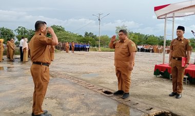 Saat Pimpin Upacara, Kadis Perikanan Rohil Minta ASN Disiplin Waktu dan Tertib Administrasi