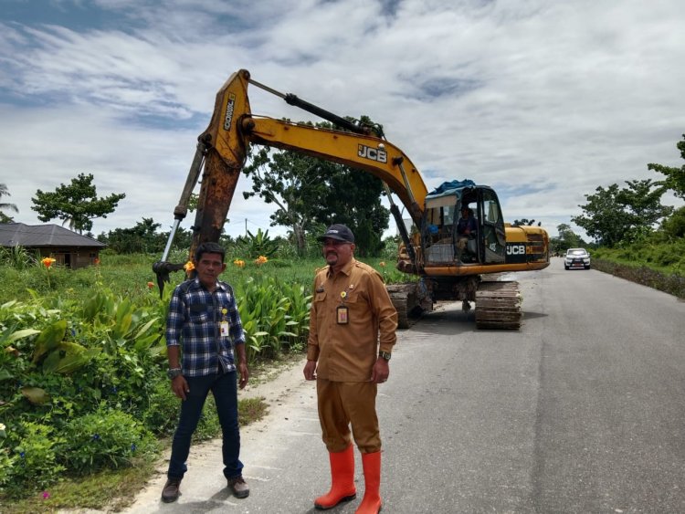 DLH Rohil Ambil Langkah Cepat Turunkan 2 Unit Exskavator Antisipasi Banjir