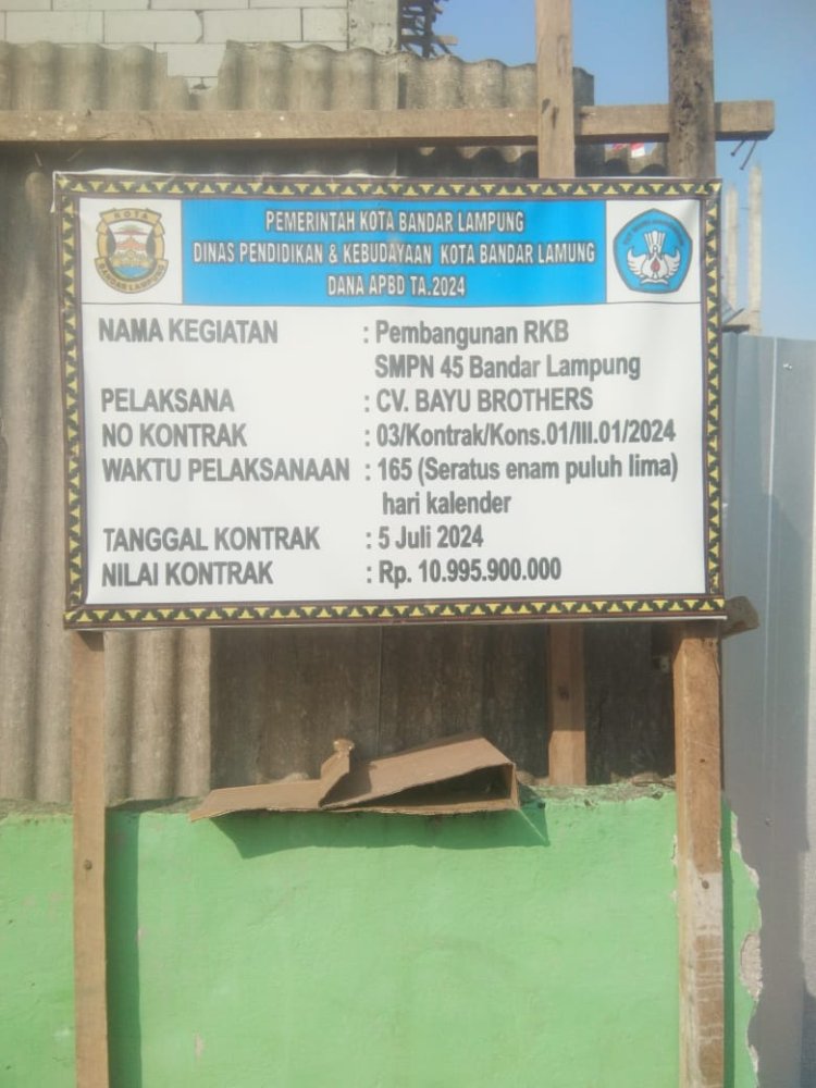 Kontraktor Pembangunan RKB SMPN 45 Bandar Lampung Abaikan Keselamatan Pekerja dan Tertutup