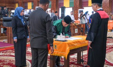 Hadiri Pelantikan Pimpinan DPRD, Sekda Rohil Ajak Legislatif Saling Bersinergi