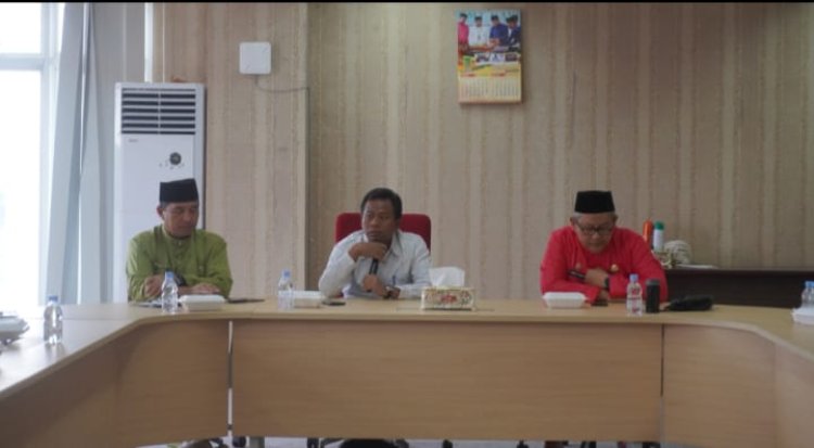 Plt. Bupati Rohil Pimpin Rapat Evaluasi Kinerja di Lingkungan Sekretariat Daerah