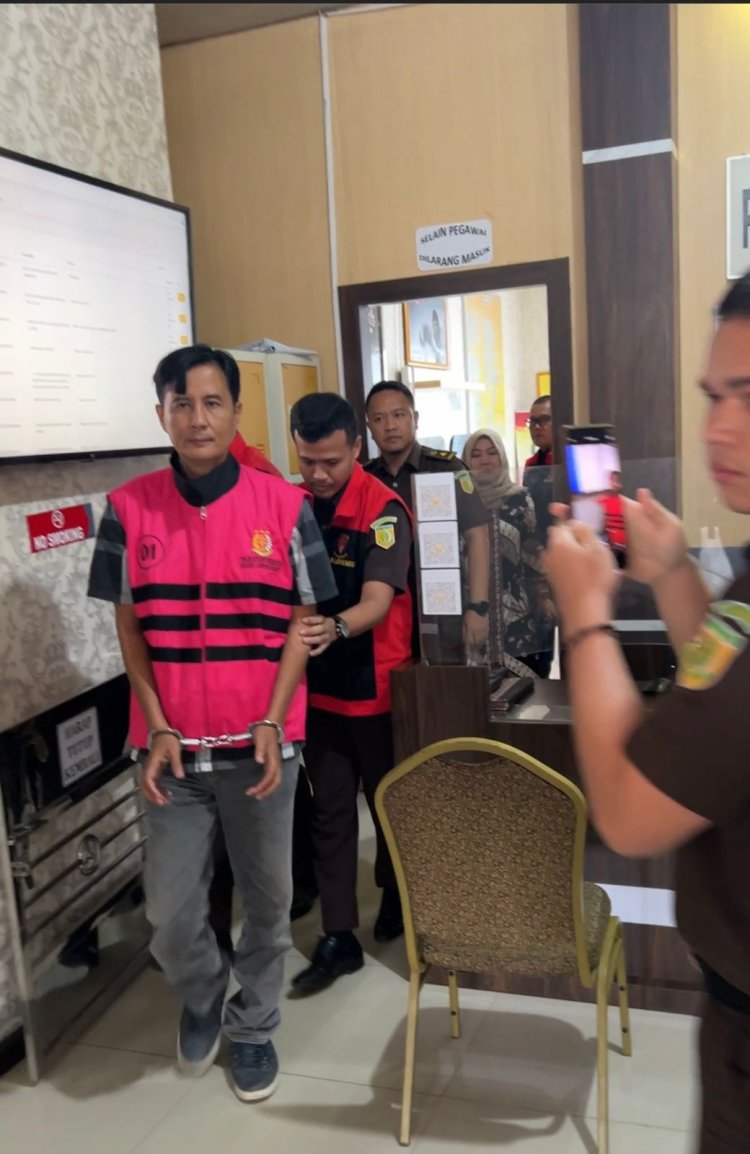 Kejari Lampung Barat Tetapkan dan Tahan Tersangka Korupsi Proyek Peningkatan Jalan