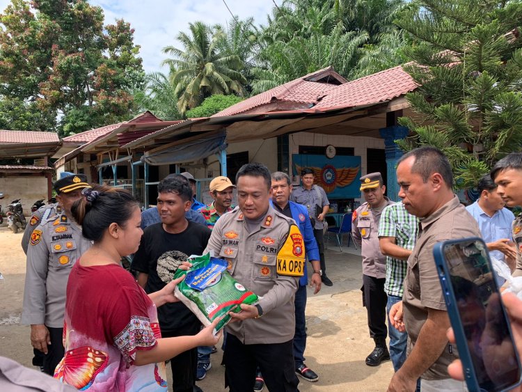 Beri Bantuan Sosial kepada Anggota F.SPTI - K.SPSI, Kapolres Rohil Giat Cooling Sistem